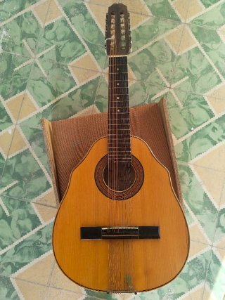 Laúd español tradicional 12 cuerdas