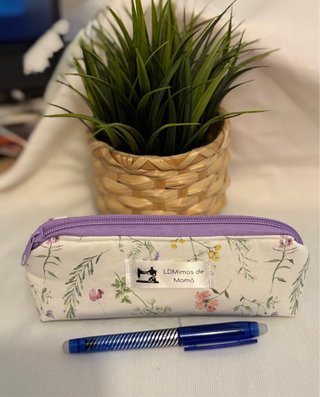 Estuche de tela floral con cremallera