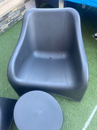 Conjunto 2 sillas y mesa de plástico negro