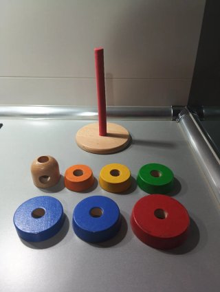 Pirámide de Anillos Ikea