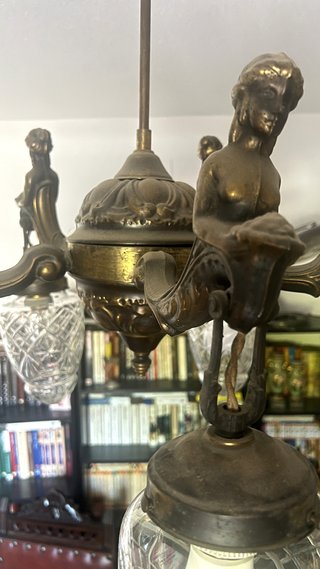 Lámpara antigua estilo modernista