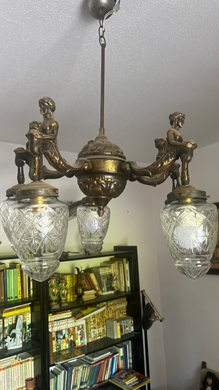Lámpara antigua estilo modernista
