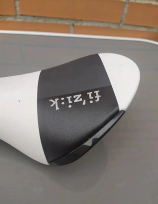 FIZIK Aliante R3 Kium 234 grs.Sillín NUEVO. ENVÍO!