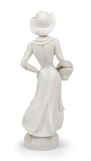Figura di donna in pietra