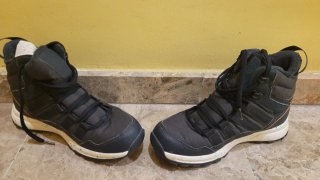 Botas de invierno negras y grises