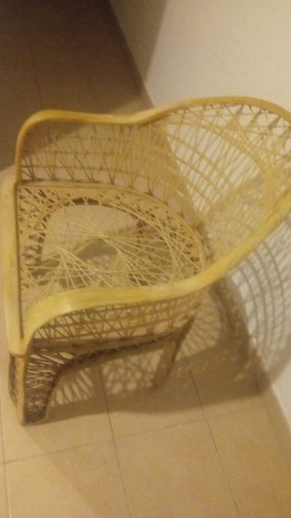 Silla de ratán y madera