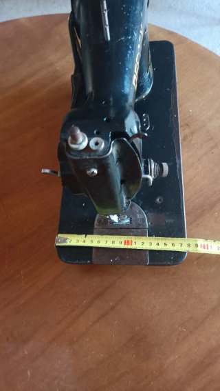 Máquina de coser antigua Refrey