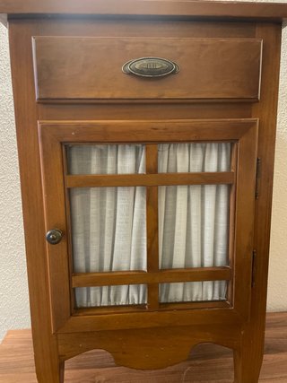 Mesita de noche de madera. Como nueva