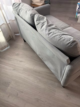Sofá 2 plazas gris tela. Comprado en Ikea.