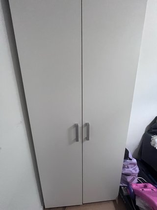 Armario blanco de madera
