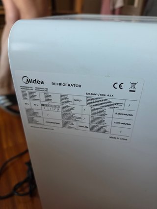 Nevera pequeña Midea con congelador