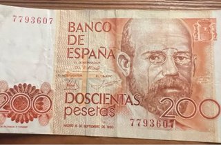 Lote de 5 billetes de 200 pesetas.