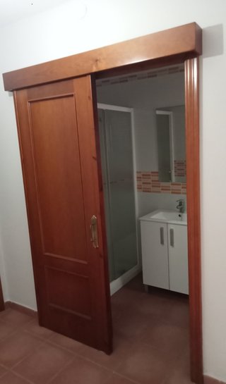 Puerta corredera madera completa