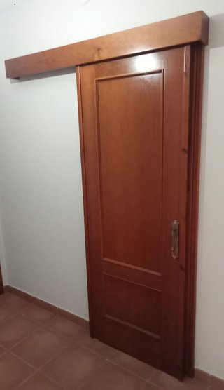 Puerta corredera madera completa