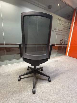 Silla ergonómica ajustable en altura