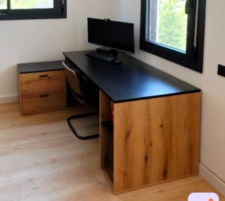 Escritorio esquinero con cajoneras