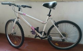 Bicicleta de montaña blanca mujer
