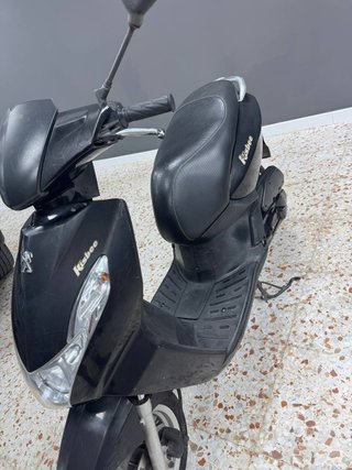 Peugeot Kisbee Negro Scooter
