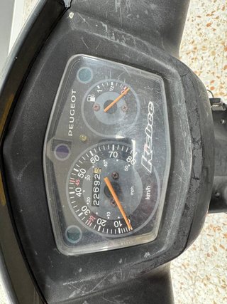 Peugeot Kisbee Negro Scooter