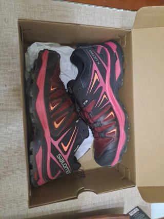 Zapatillas Salomon Montaña Beige/Negro