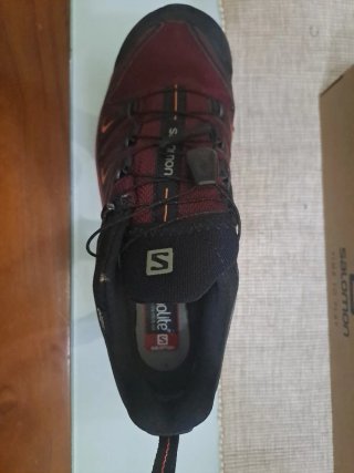 Zapatillas Salomon Montaña Beige/Negro