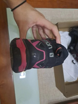 Zapatillas Salomon Montaña Beige/Negro