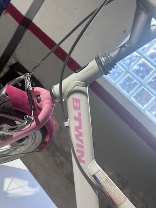 Bicicleta infantil B'TWIN rosa y blanca
