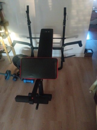 Banco de pesas y accesorios musculación