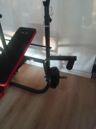 Banco de pesas y accesorios musculación
