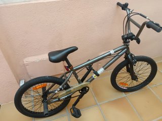 Bicicleta BMX gris