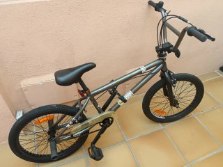 Bicicleta BMX gris