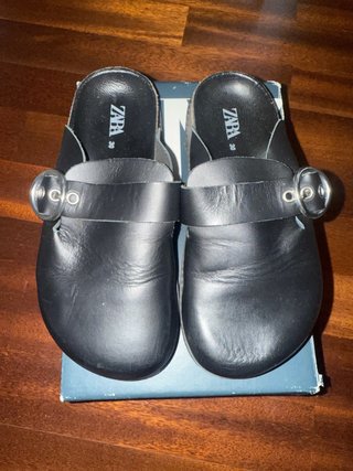 Zuecos Zara Piel Negros Talla 30