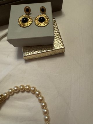 Orecchini dorati eleganti da donna