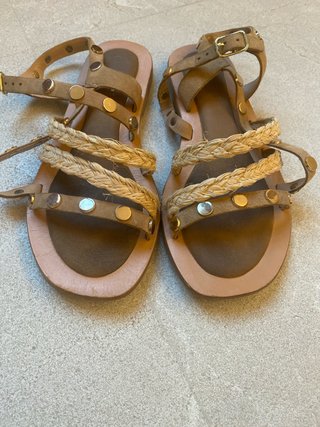 Sandalias niña T 36 tiras tachuelas