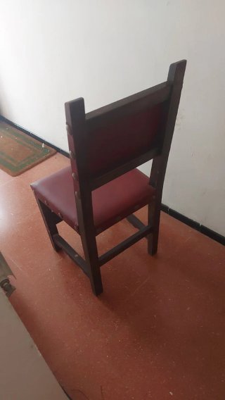 Mesa de comedor de madera rústica