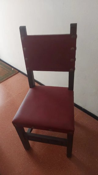 Mesa de comedor de madera rústica