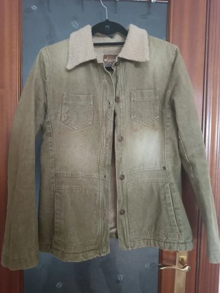 Cazadora vaquera con borreguillo verde oliva