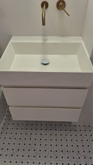 Mueble baño suspendido con lavabo integrado