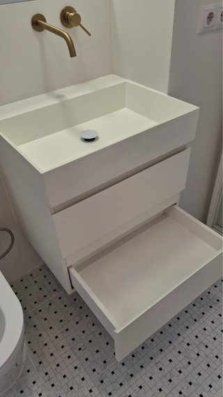 Mueble baño suspendido con lavabo integrado