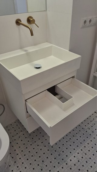 Mueble baño suspendido con lavabo integrado