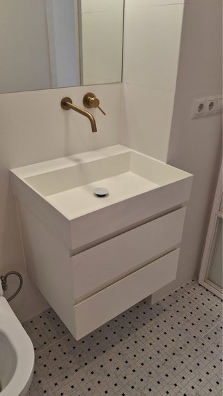 Mueble baño suspendido con lavabo integrado