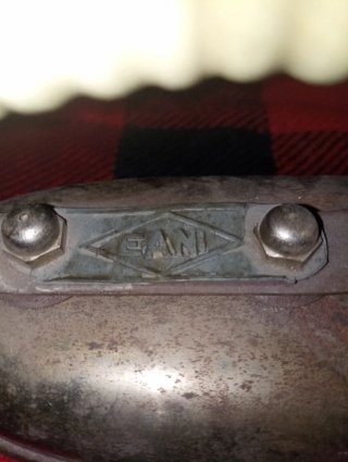 Antigua plancha de metal