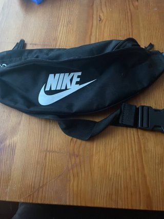 Riñonera Nike Negra