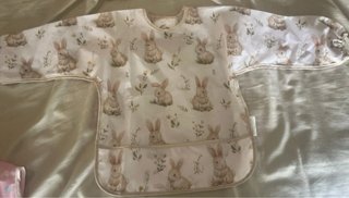 Baberos manga larga con estampado de conejos