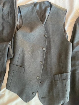 Abito da uomo in tre pezzi grigio