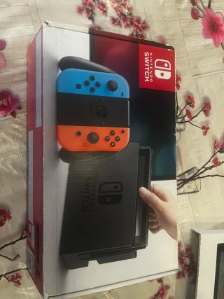 Nintendo Switch 1 in buone condizioni con accessori