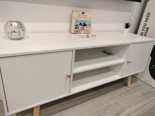 Mueble de salón blanco