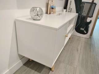 Mueble de salón blanco