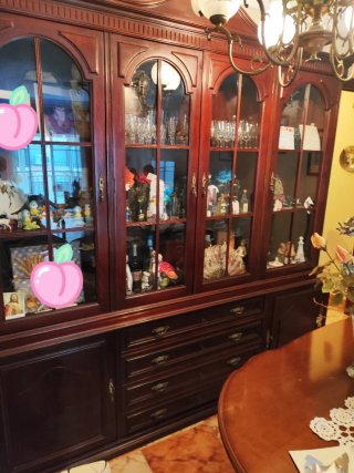 Mueble de salón de madera oscura