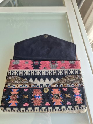 Bolso sobre Sfera étnico negro y rosa